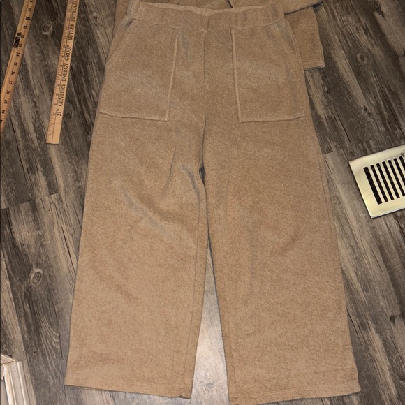 Madewell Cozybrushed Straight Sweatpants and Henley set - woman’s medium - Picture 2 of 10
